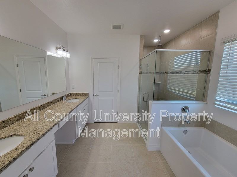 24361 Nw 13th Blvd - Photo 5 of 14