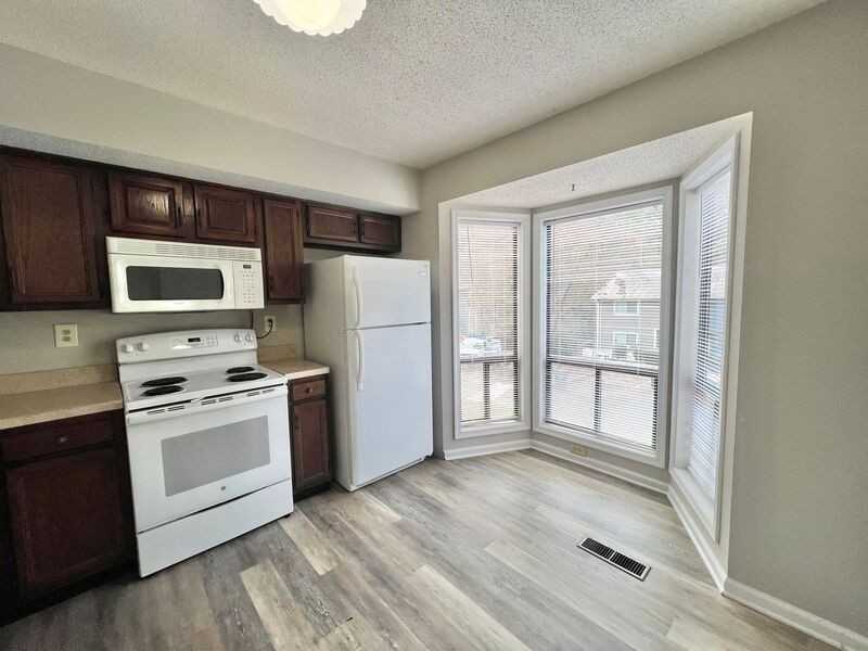 6011 Dixon Dr - Photo 7 of 23