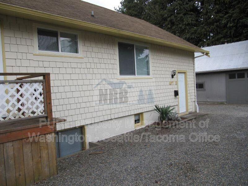 3414 S Monroe St #2 - Photo 3 of 14