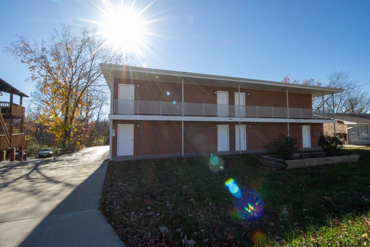 1032 Southpark Dr - Photo 4 of 8