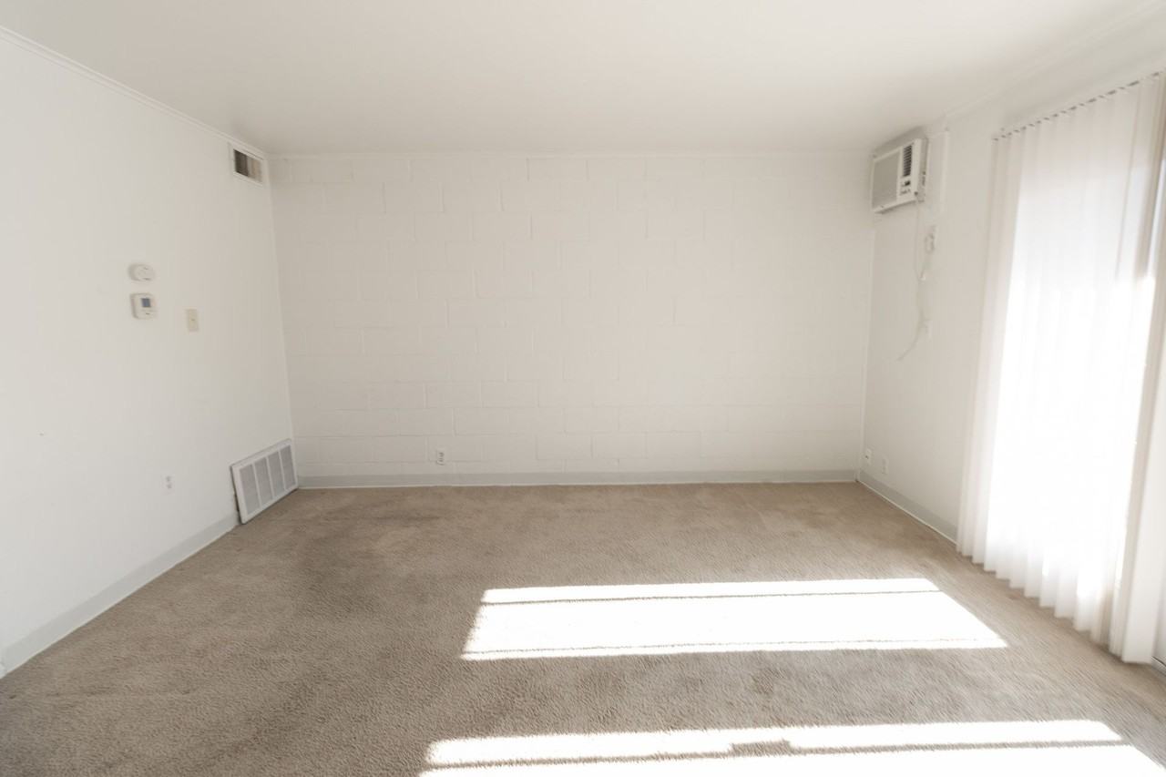 1032 Southpark Dr - Photo 6 of 8