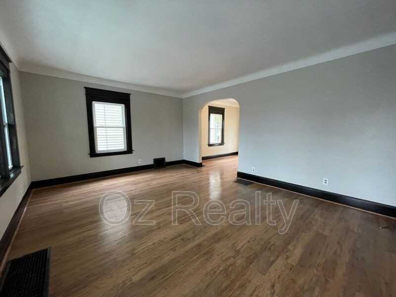 2215 Academy Ave - Photo 2 of 17