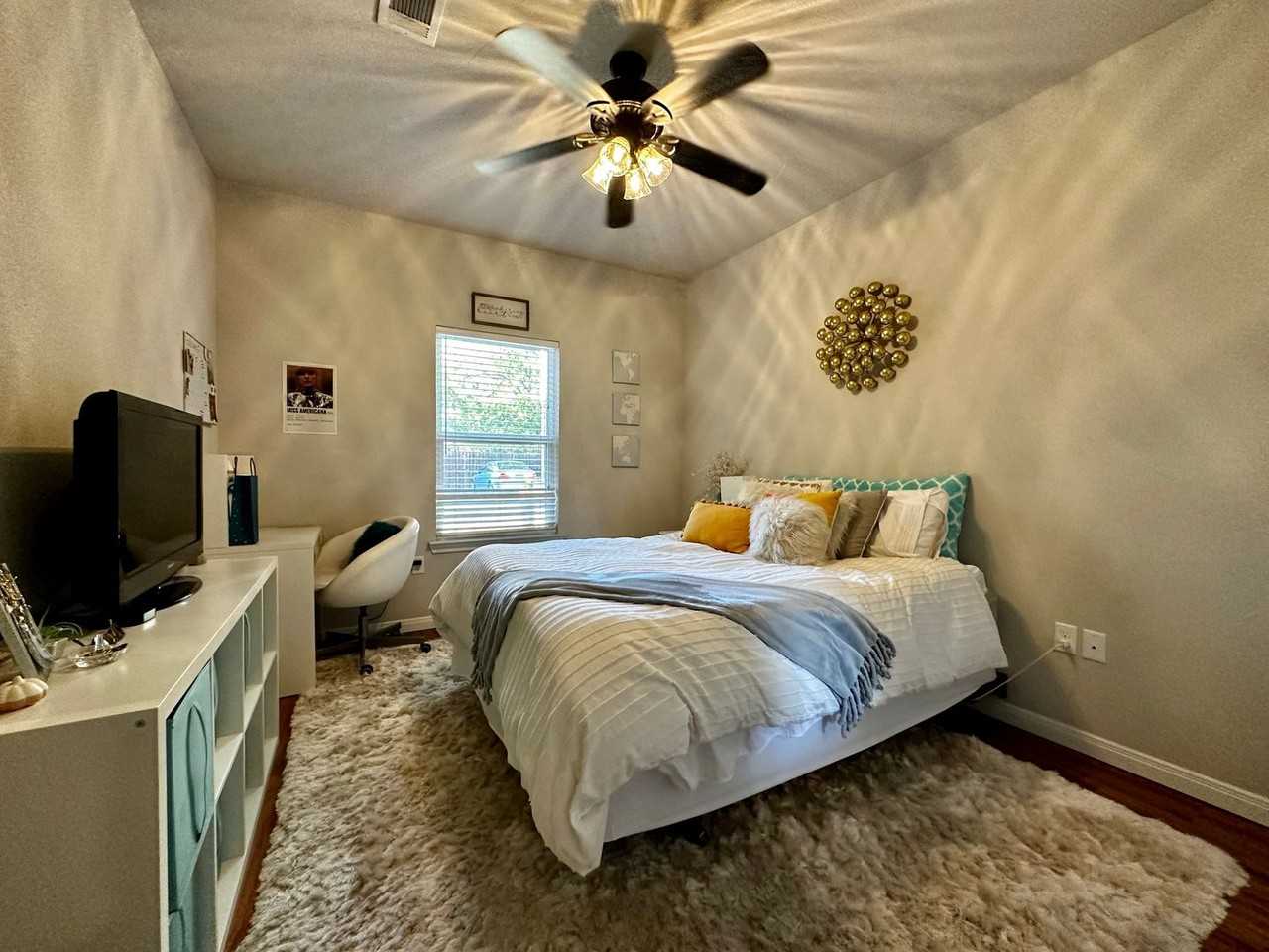 Colorful Modern 2 - Photo 6 of 26