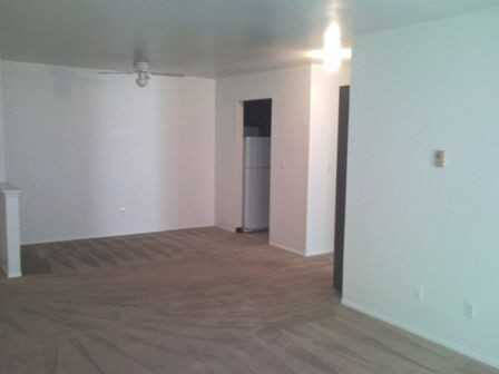 Bree Manor - Photo 3 of 3