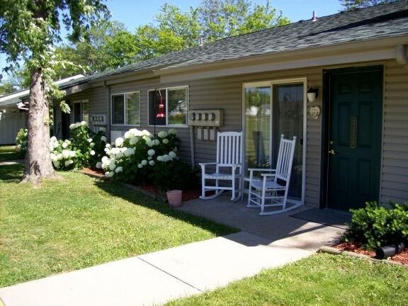 Bellevue Place - Photo 3 of 6