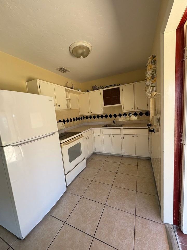 211 Dalton Blvd - Photo 2 of 20