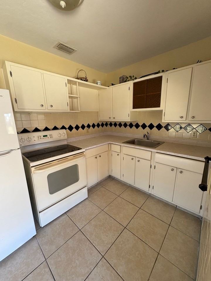 211 Dalton Blvd - Photo 3 of 20