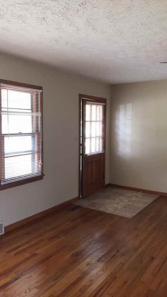 2208 28th St - Photo 3 of 9