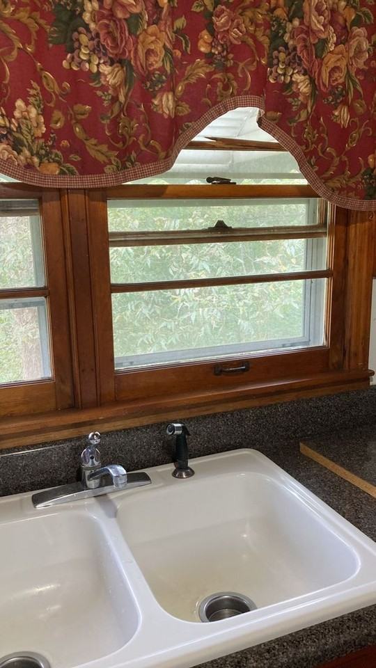 305 Dogwood Ave - Photo 6 of 10