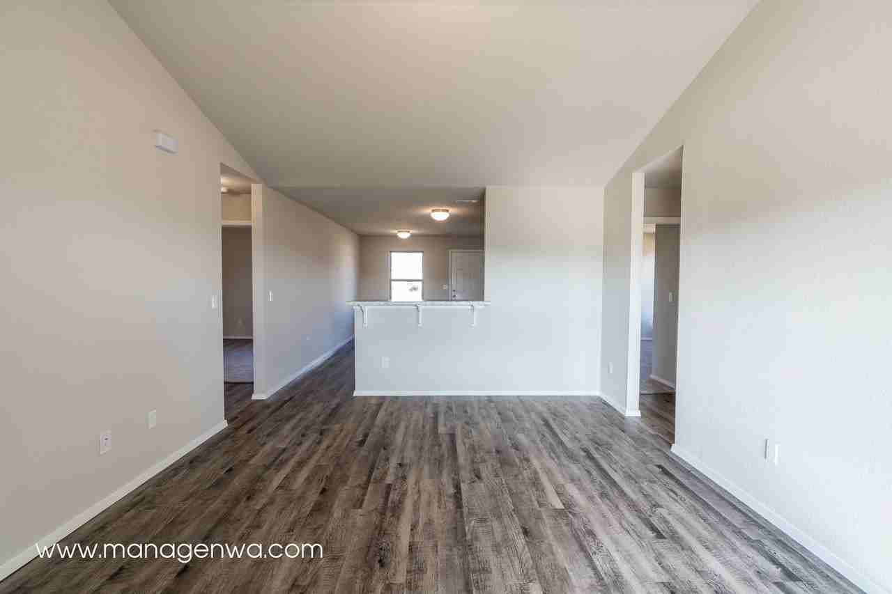 976 Maddy St - Photo 4 of 24