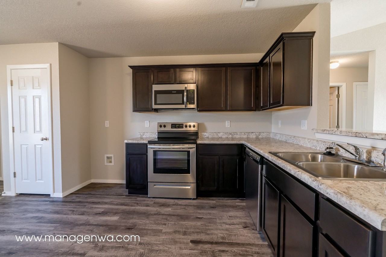 976 Maddy St - Photo 6 of 24