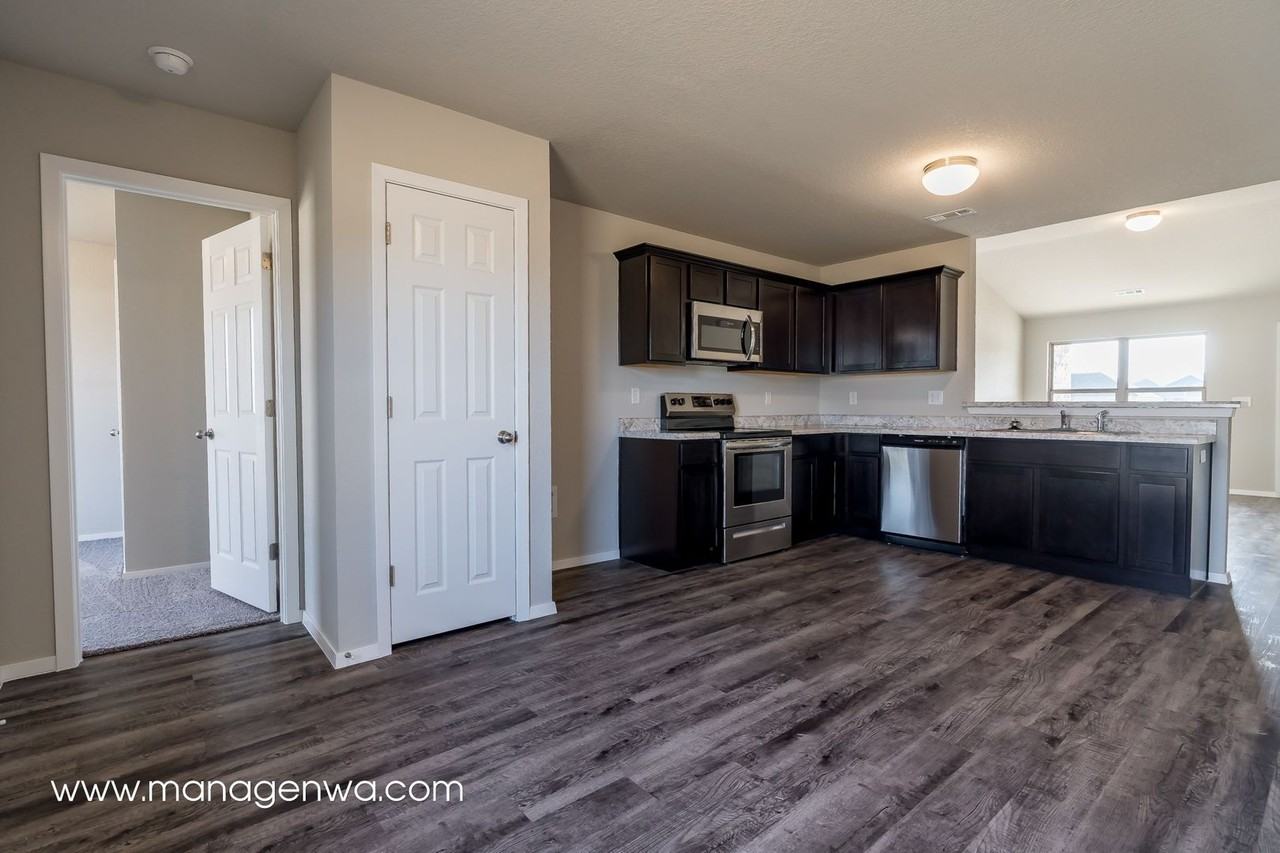 976 Maddy St - Photo 7 of 24