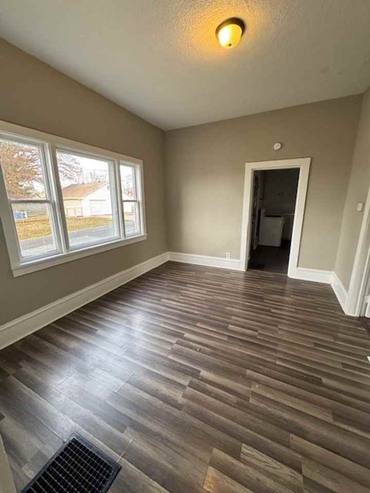 2701 Pennsylvania St - Photo 2 of 6