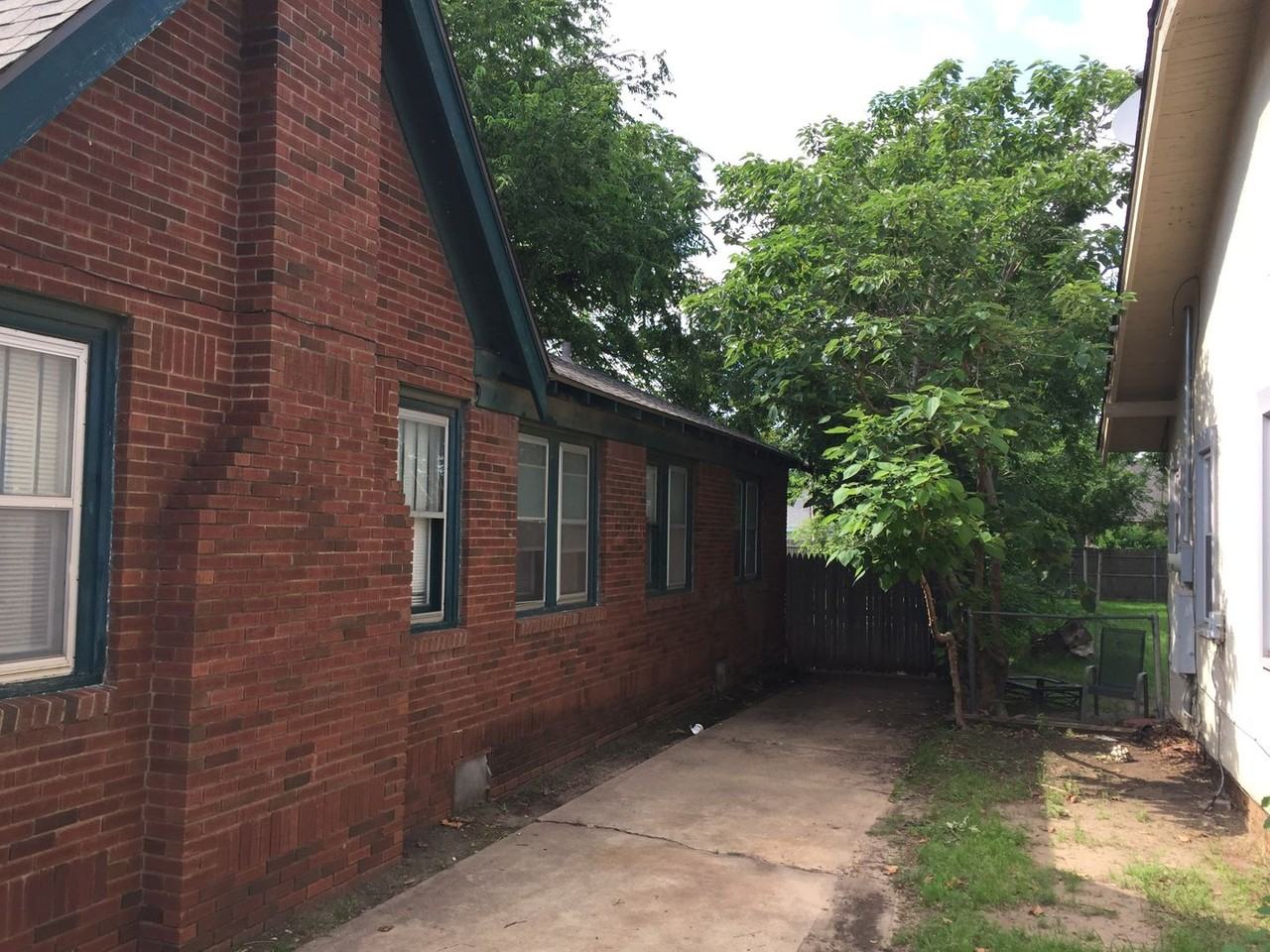 2537 Nw 16th St - Photo 3 of 18