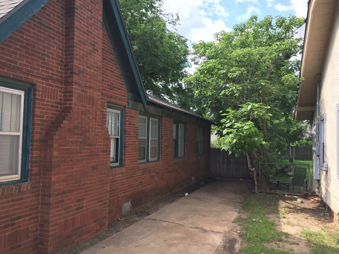 2537 Nw 16th St - Photo 4 of 18