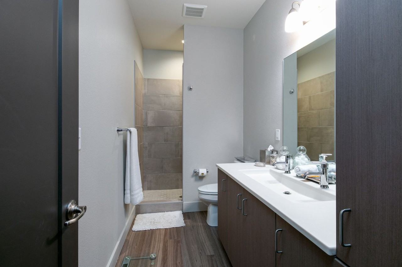 4904 Lake Course Cir #E - Photo 5 of 26