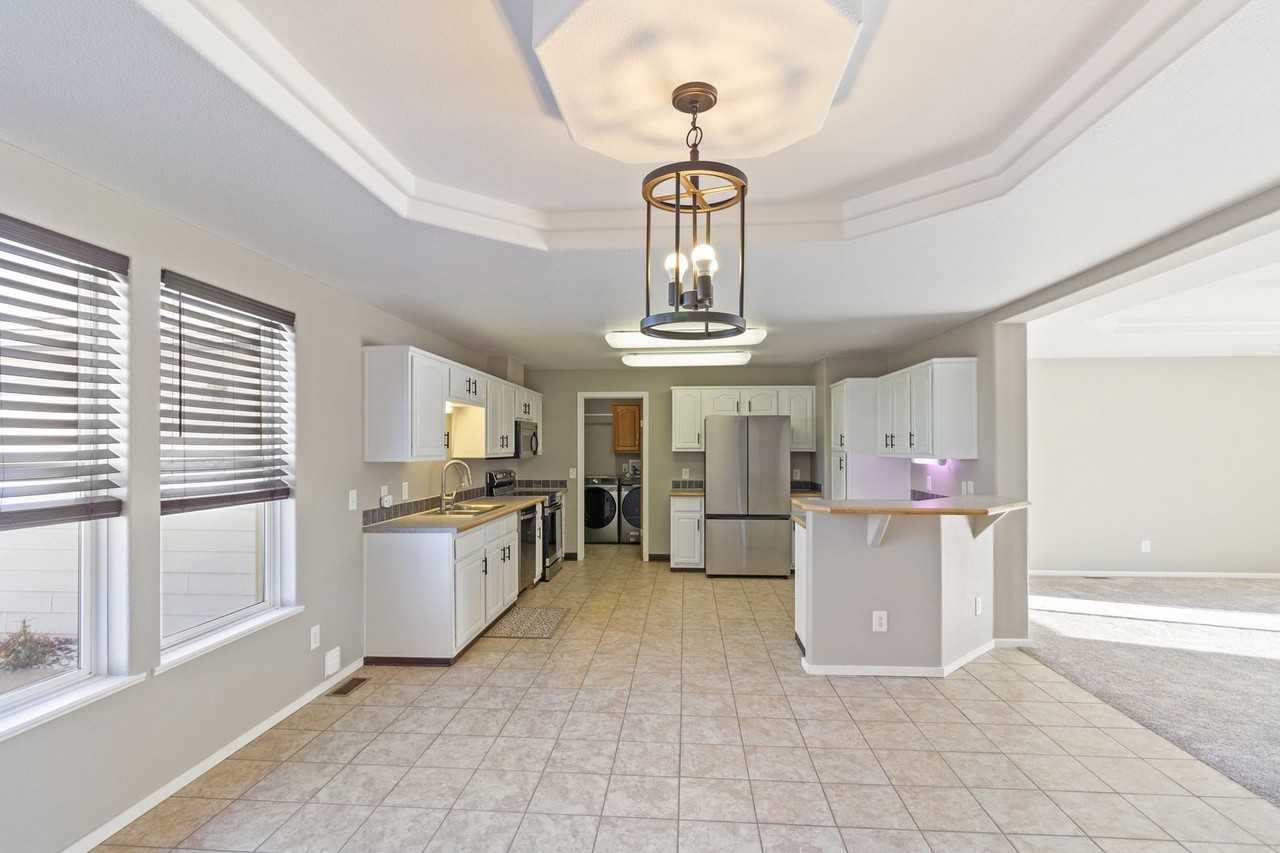 530 Beaufort St - Photo 3 of 26