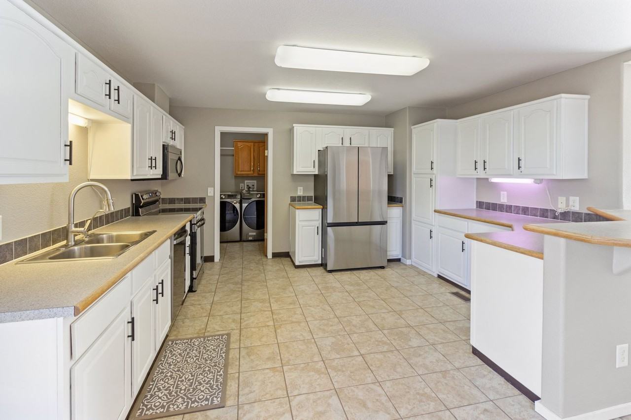530 Beaufort St - Photo 4 of 26