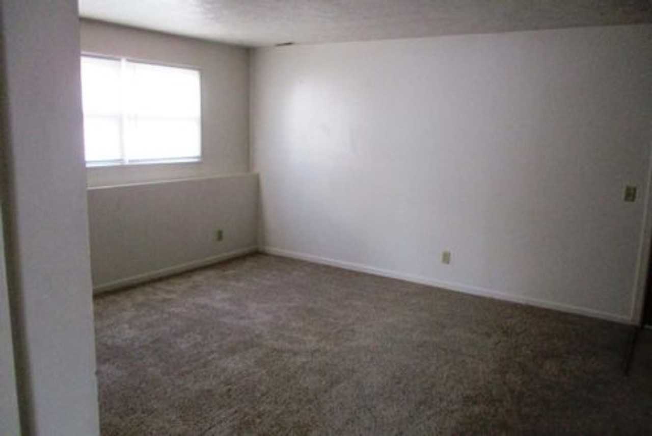 104she - Photo 3 of 4