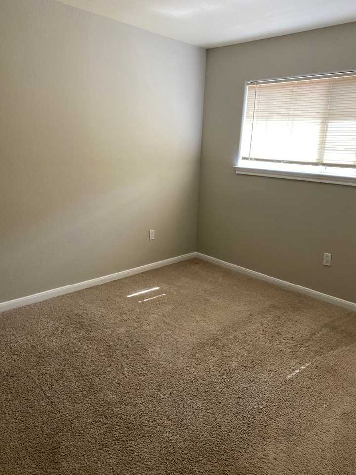 Duplex For Lease - Photo 2 of 49