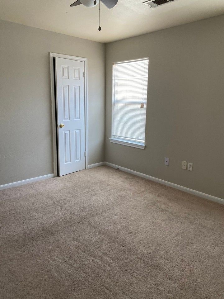 Duplex For Lease - Photo 3 of 49