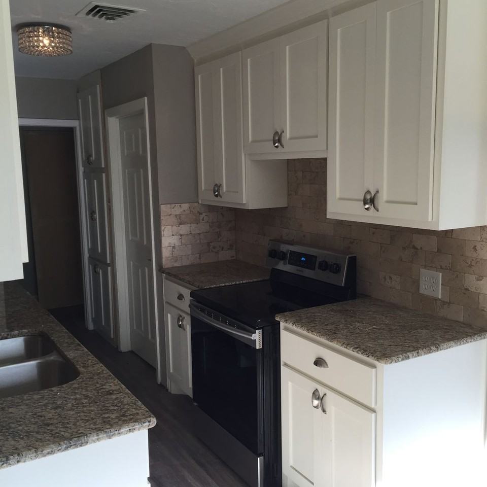 609 N Post St - Photo 3 of 19