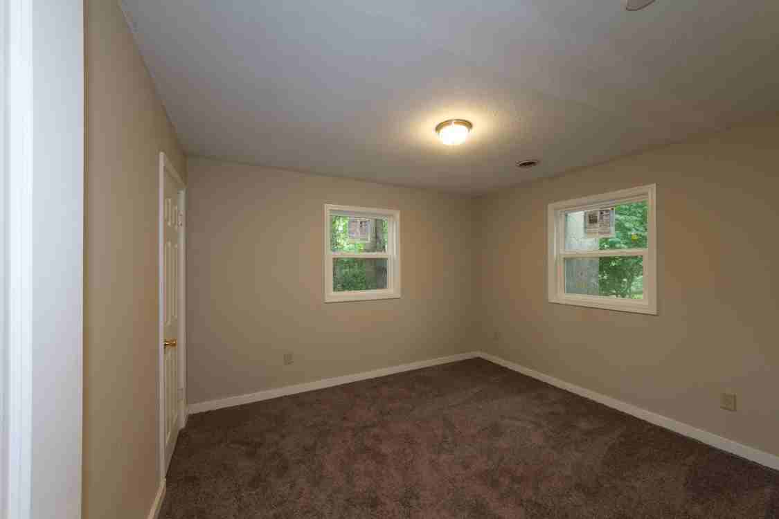 6213 E 24th St - Photo 4 of 29