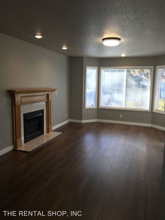 1798 Se Ironwood Ct - Photo 2 of 13