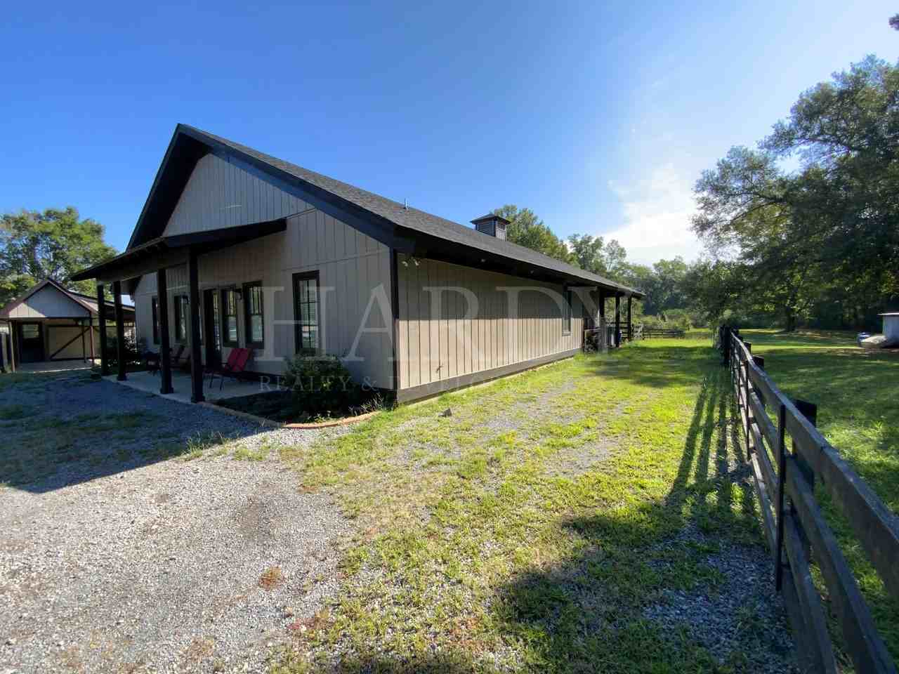 127 Carpenter Rd Ne - Photo 2 of 17