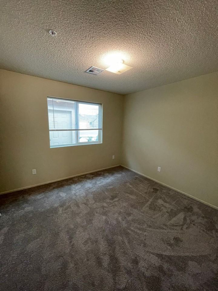 7285 E 39th St - Photo 2 of 9