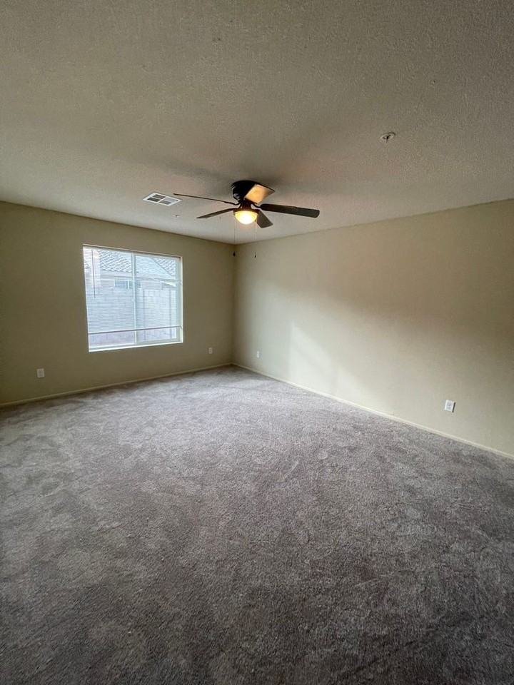 7285 E 39th St - Photo 3 of 9