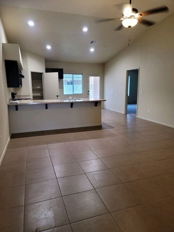7285 E 39th St - Photo 5 of 9