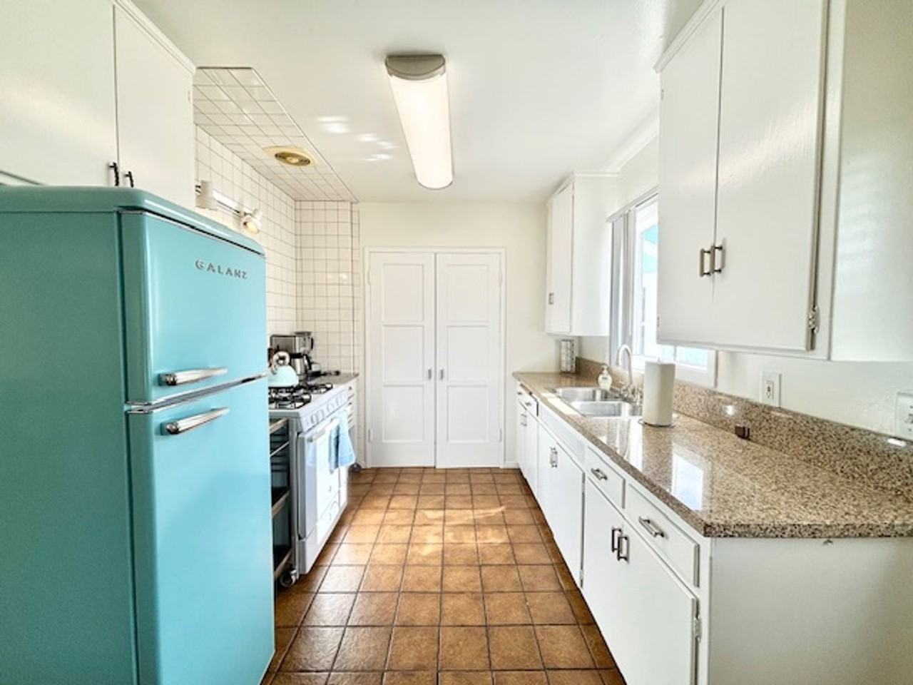 211 Eva St - Photo 7 of 20