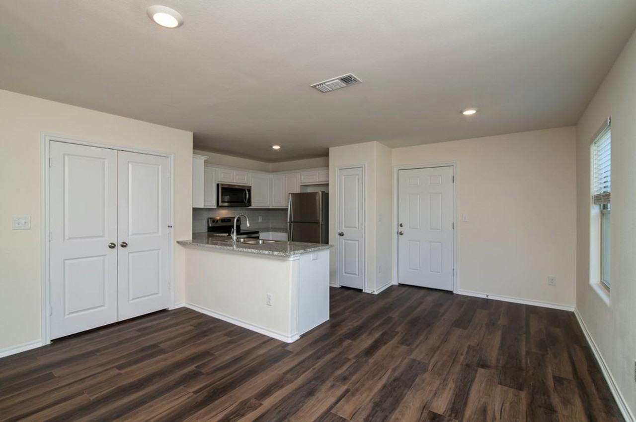 201 S May St #2 - Photo 4 of 21
