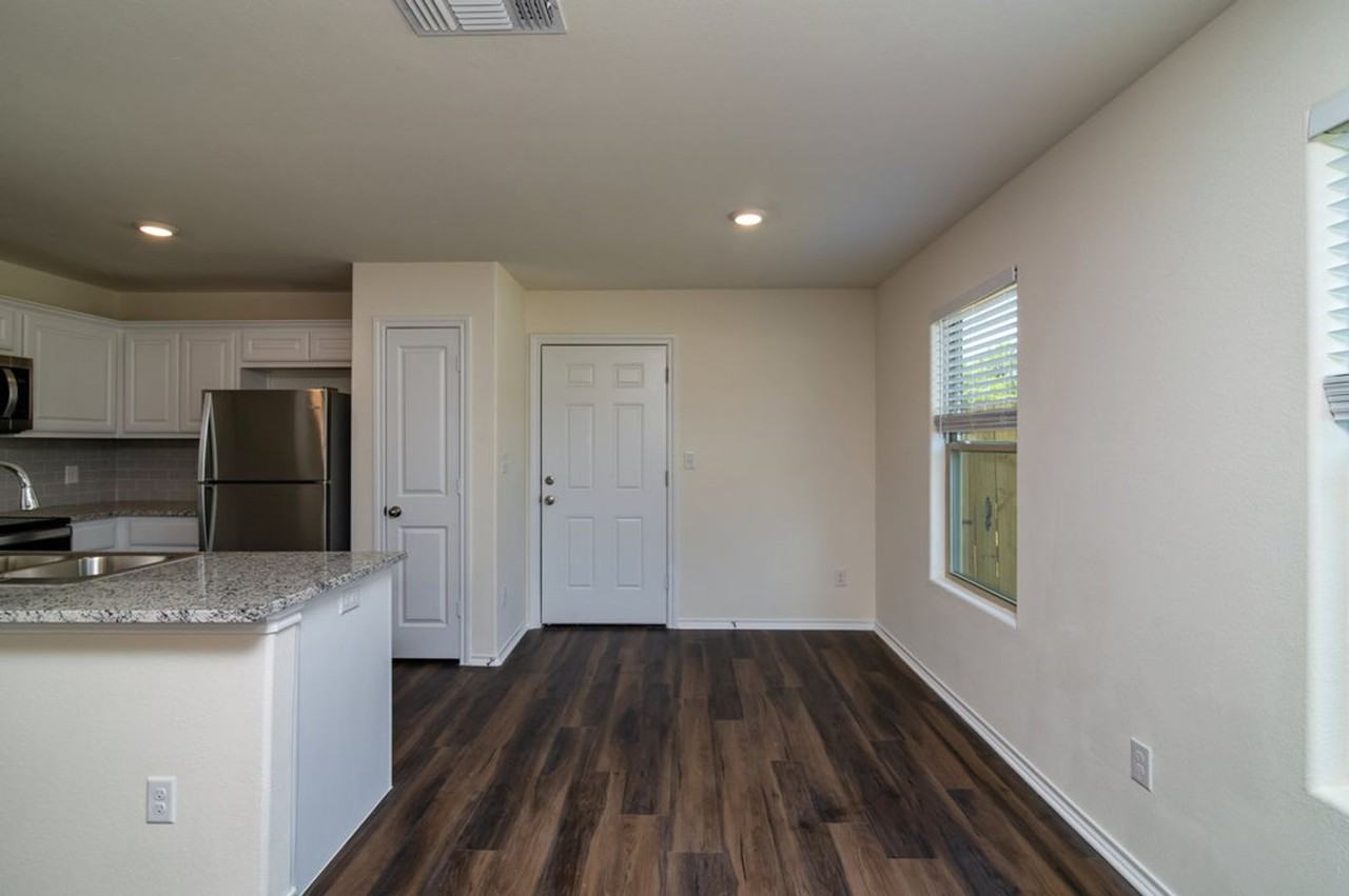 201 S May St #2 - Photo 5 of 21