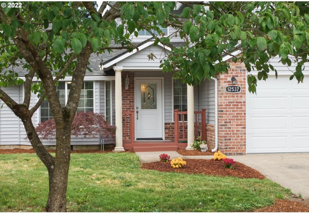 12537 Southeast Bush Street - Photo 3 of 27