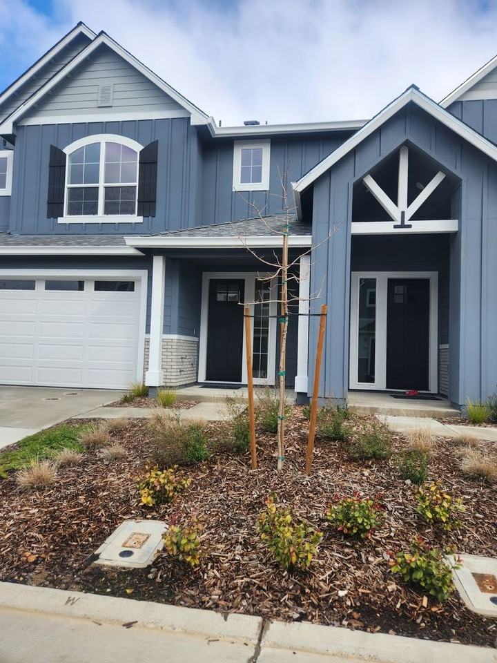 6911 Peak Way - Photo 2 of 36