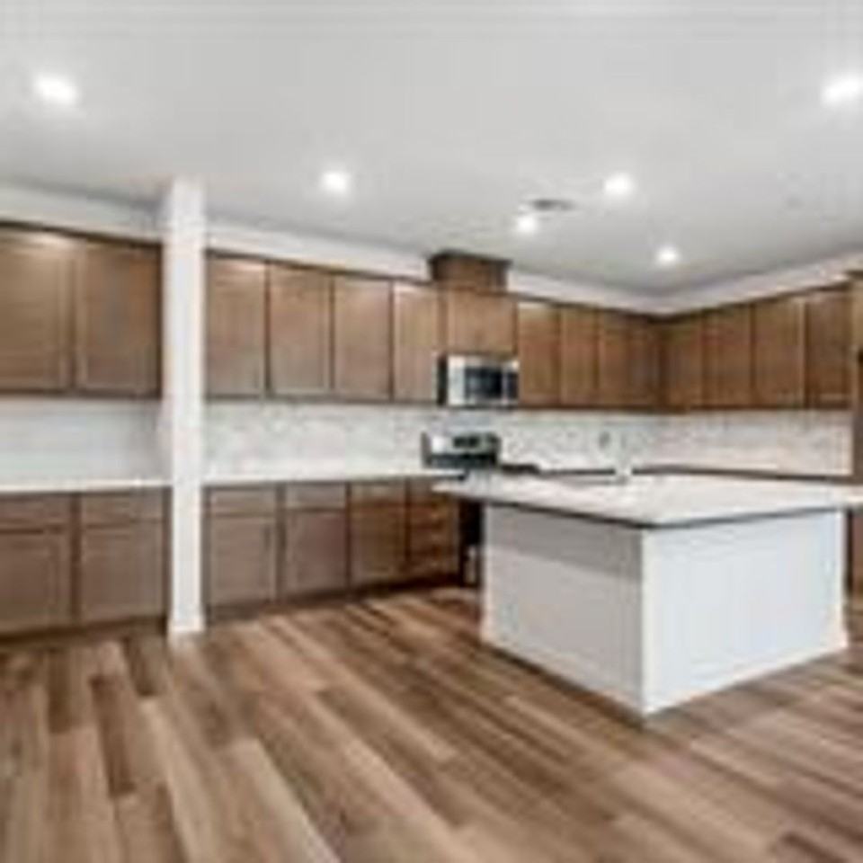 6911 Peak Way - Photo 5 of 36