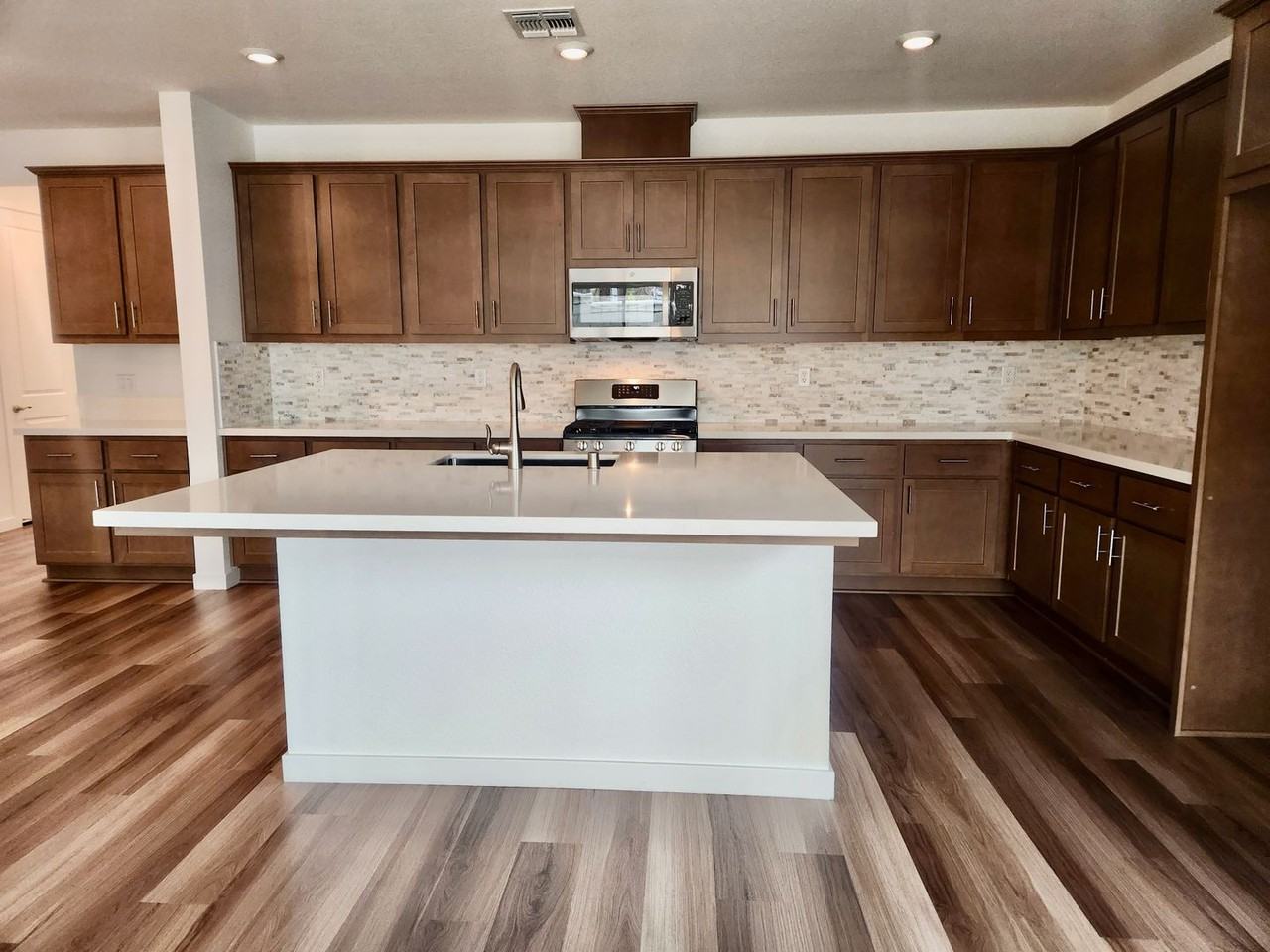 6911 Peak Way - Photo 6 of 36