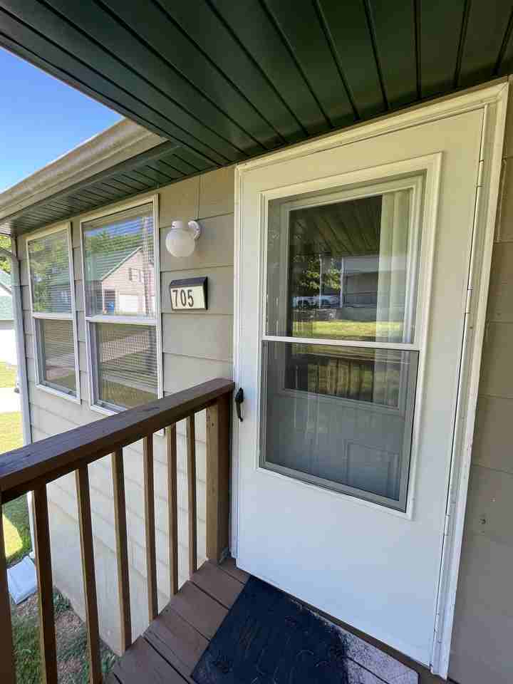 705 S 11th St - Photo 5 of 50