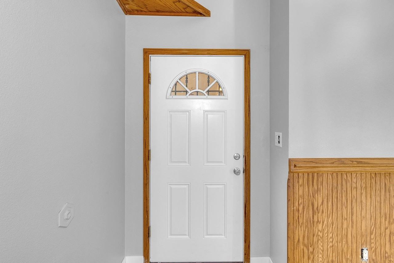 466 1/2 Carson Lake Dr - Photo 4 of 31