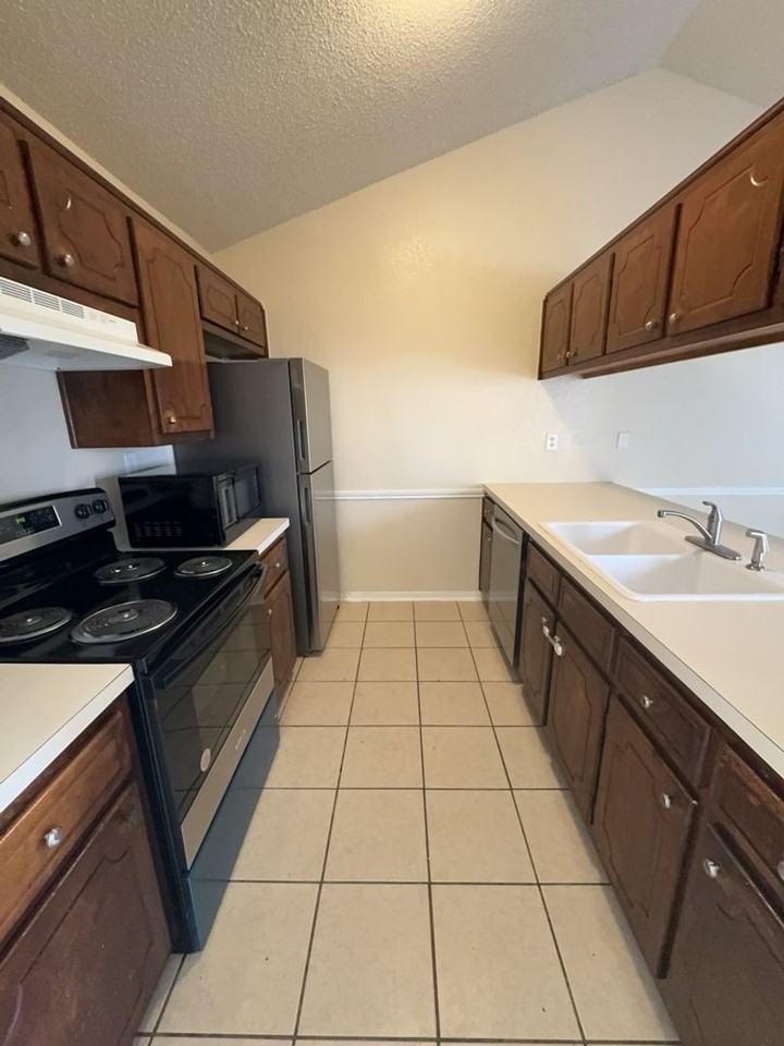 206 South Dr - Photo 3 of 11