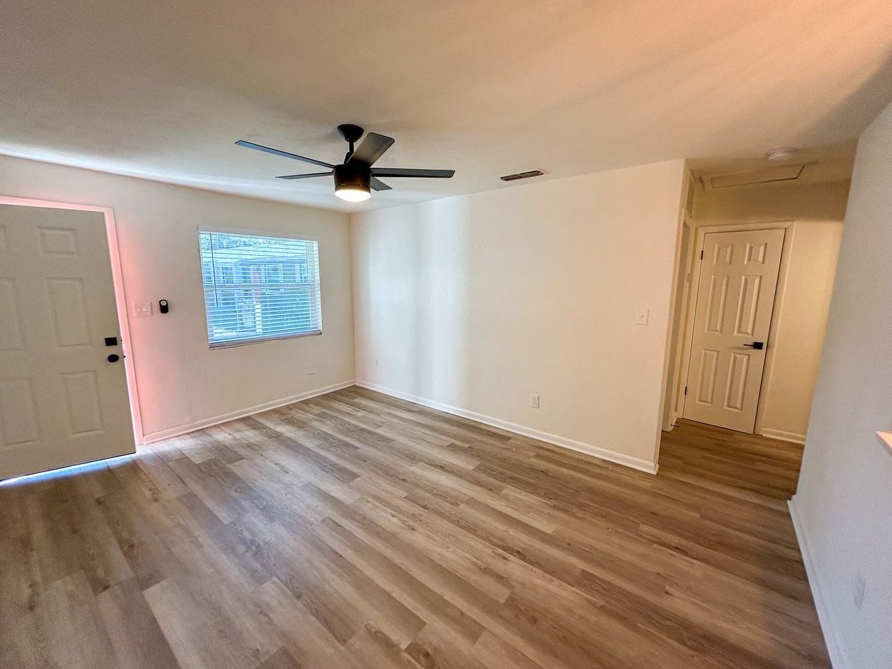 414 Se 8th St - Photo 3 of 15