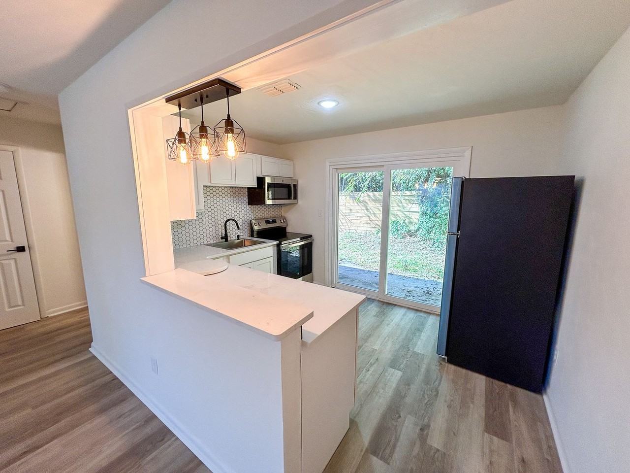 414 Se 8th St - Photo 4 of 15