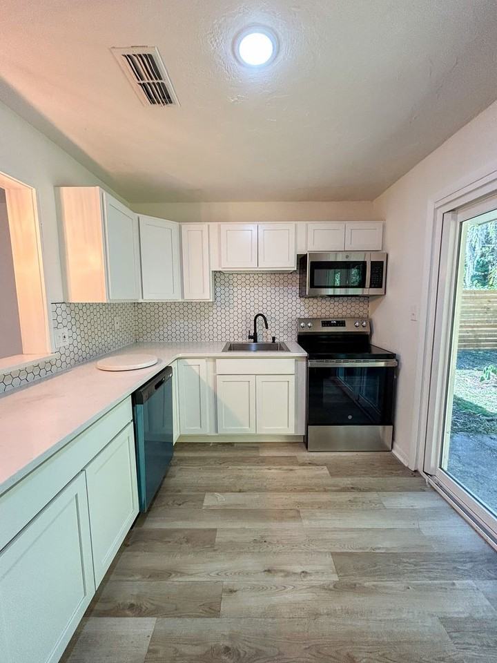 414 Se 8th St - Photo 6 of 15