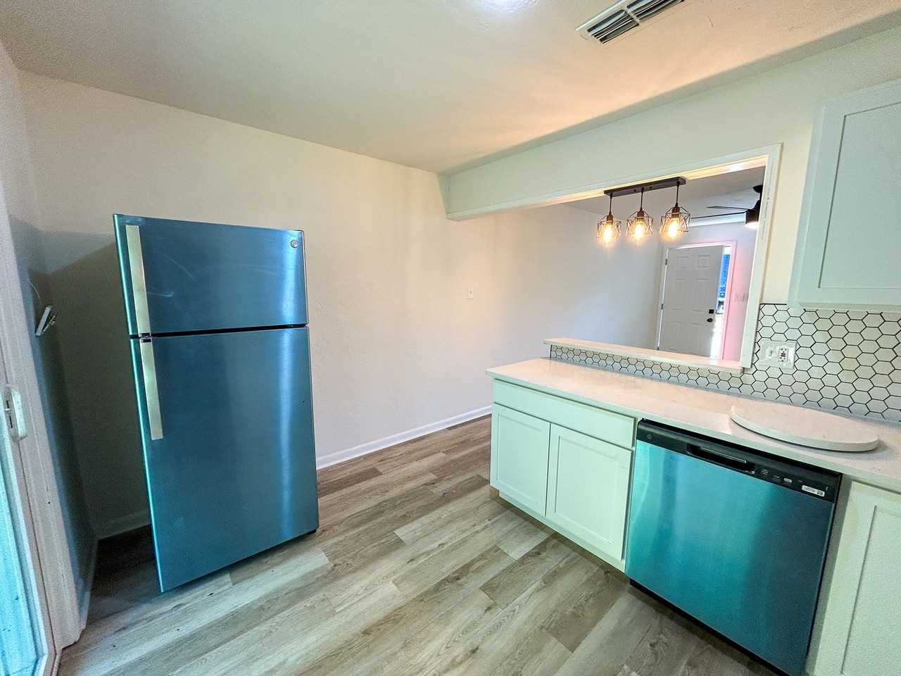 414 Se 8th St - Photo 7 of 15