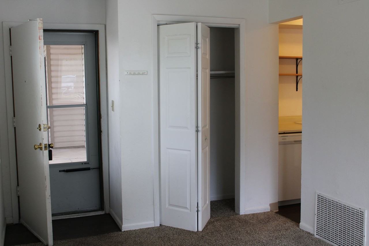 1705 Heatheridge Rd - Photo 4 of 12