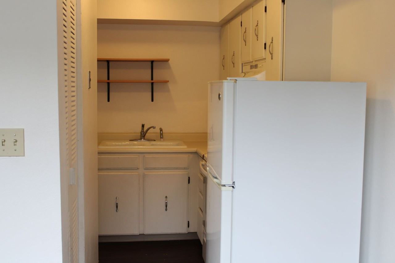 1705 Heatheridge Rd - Photo 5 of 12