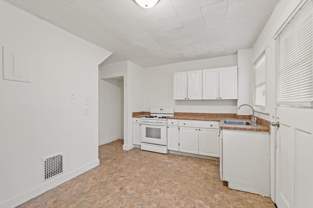 1042 N 6th St - Photo 2 of 23