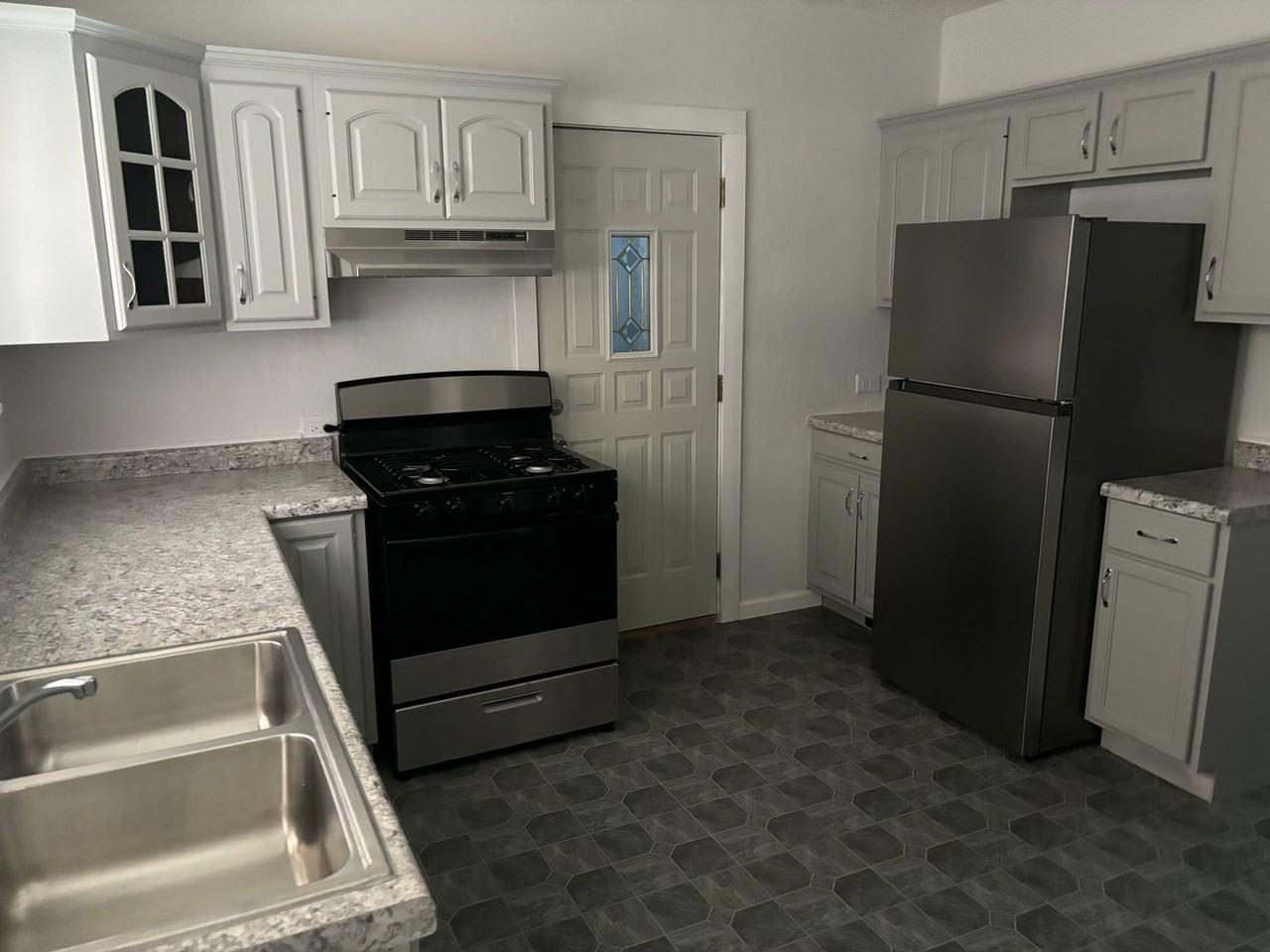 1208 N Frink St - Photo 3 of 9